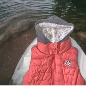 Puffer Vest Hollister Women’s XS Sherpa Lined Pink Quilted Vest Hooded Zip